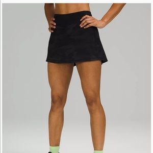 Lululemon camo skirt size 4 tall never worn
